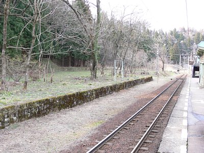 ���Ύ��z�[���̐Ղ��c���Ă��܂�