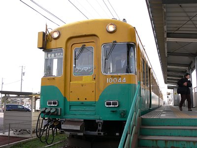 �����w�ɒ�Ԃ���10030�n�d��