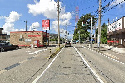 �E���̓X������ꏊ�ɉw������܂���