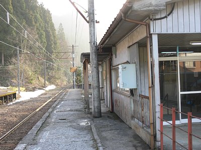 �{�{�w�z�[��