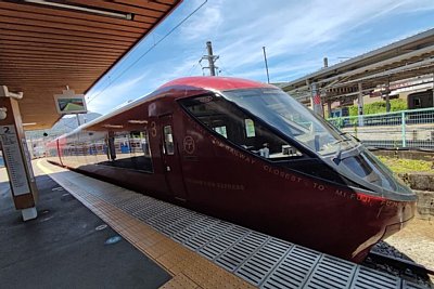 富士急行線ホーム