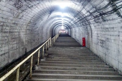 �z�[������̊K�i�͐S���j��ł�