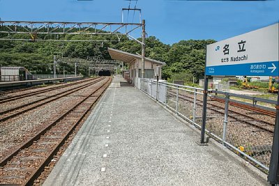 ���Ύ��z�[���̓����ɒʉߐ���2�{����܂�