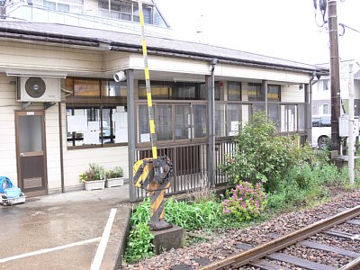 �z�[������w�ɂւ̒ʘH