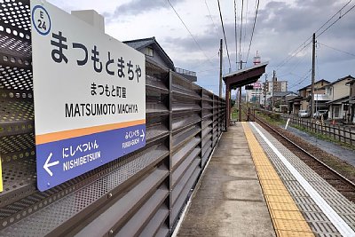 �z�[���̐�ɊK�i������