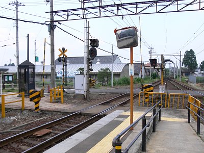 �\������