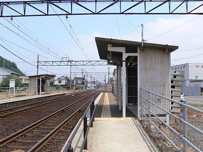 �ԓ��w�̑��Ύ��z�[���Ƒҍ���