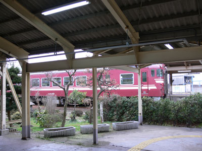 ���؉w�z�[���ɓ�������f�B�[�[���J�[