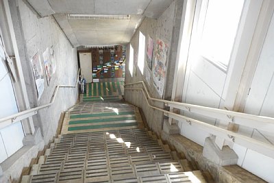 �z�[������w�O�ɏo��K�i