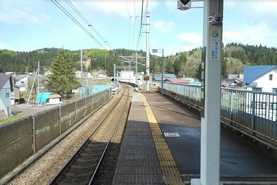 ���H�̌������ɂ͐ԑq�g���l���B��������܂�