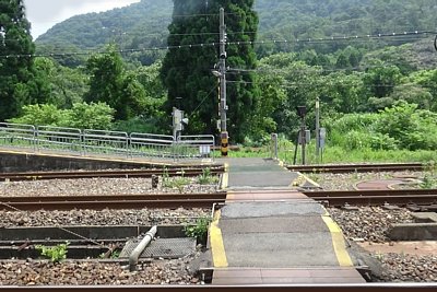 �\������