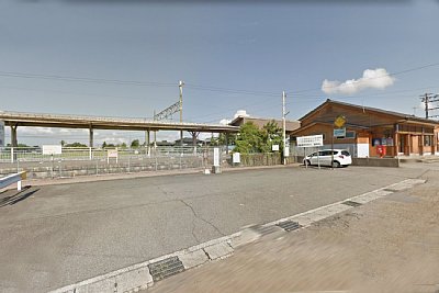 �w�O�ɂ̓o�X�₪����܂�