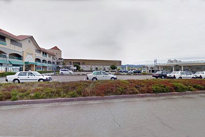 駅前にはアルプラザ