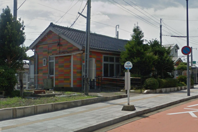 西口にはバス停もあります