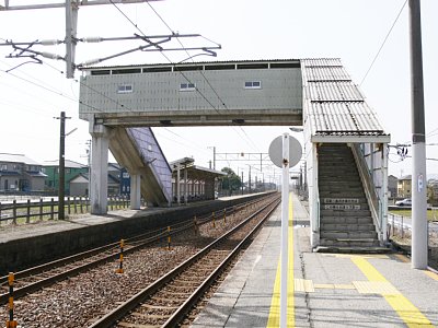 西高岡駅ホーム