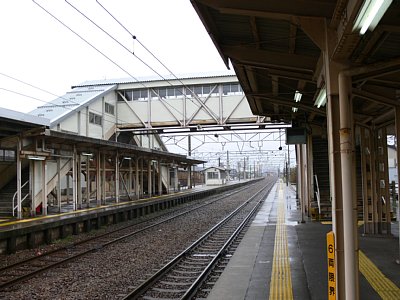 �z�[���́A2��3��