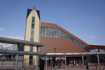 石動駅新駅舎（南口）