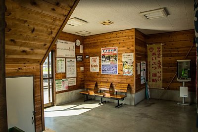 �ҍ����̒��ɂ͌��O�d�b�܂ł���܂�