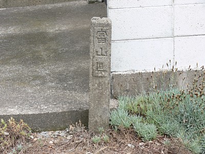 �x�R���̋��E�W