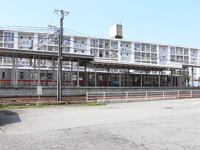 �z�Z��O�w�ɒ�Ԃ���7000�n�d��