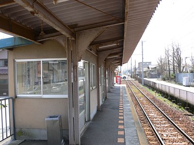 �z�[���Ƒҍ���