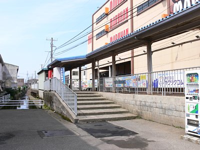 西泉駅