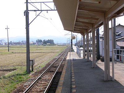 ���H�̍����ɂ͓c�����L�����Ă��܂�