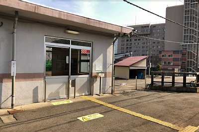 右の建物はアーバンヒルズ湯沢リゾート