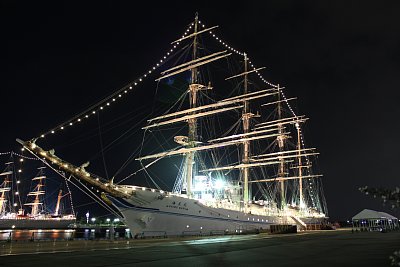 二代目海王丸のイルミネーション