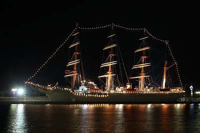 初代海王丸のイルミネーション