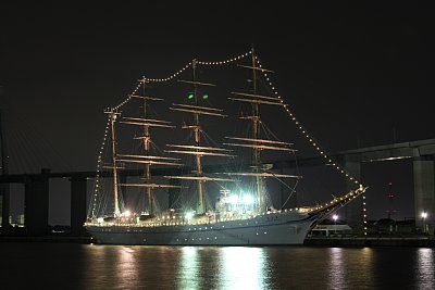 二代目海王丸のイルミネーション