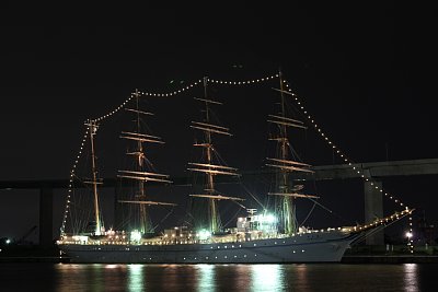 二代目海王丸のイルミネーション