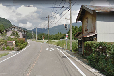 県道に出ると加賀河合バス停があります