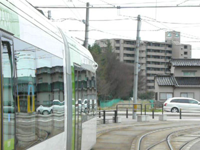 ����@���c���w�Z�O�w�𔭎Ԃ���|�[�g����