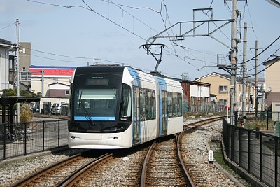 ���Y���w�Z�O�w�𔭎Ԃ���|�[�g����