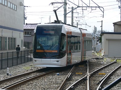 ��쌴�w�𔭎Ԃ����|�[�g����