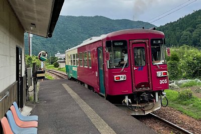 ナガラ300形気動車