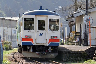 ナガラ200形気動車