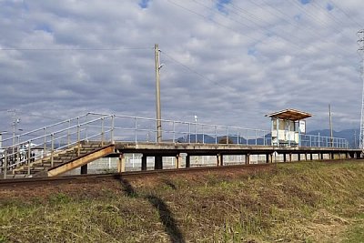 �z�[���ƒ��֏�