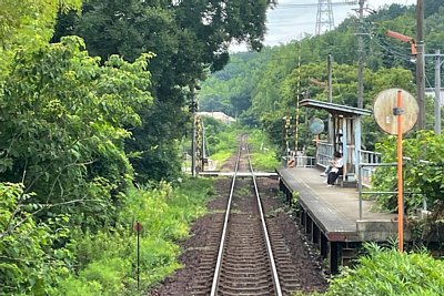 �։��L�m�w