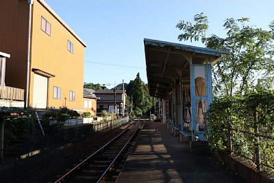 �z�[���Ƒҍ���