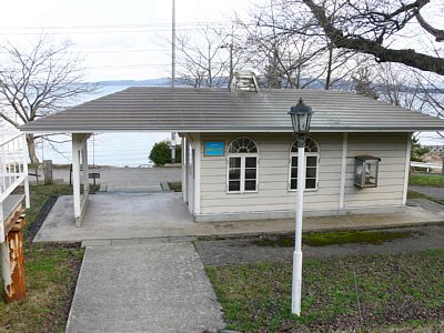 �w�ɂ��z�[�����猩��