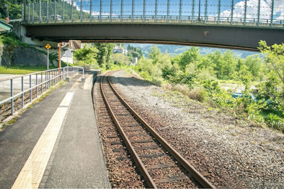 ���H�̉E���Ɍ����p���H���������̂ł�