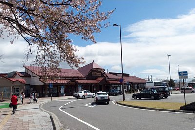 �w�O�ɂ̓^�N�V�[���������܂��Ă��܂�