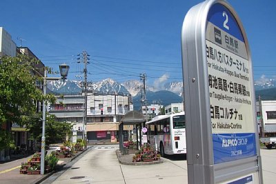 �w�O�ɂ̓A���s�R��ʂ̃o�X�₪����܂�