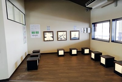 �M�������[