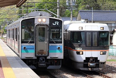 E127�n��383�n����Ԃ��Ă��܂�