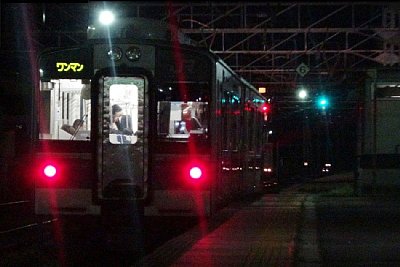 ��̓쏼�{�w�ɕ��ʓd�Ԃ�����