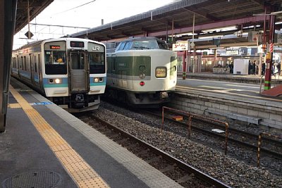 211�n�d�Ԃ�189�n�u���͂悤���C�i�[�v