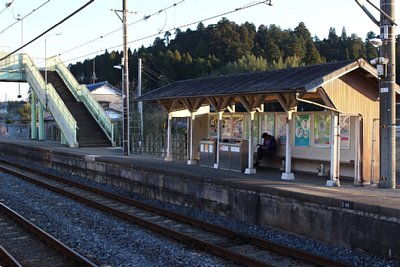 跨線橋と待合所